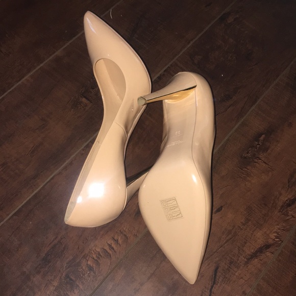 Yves Saint Laurent Patent Leather Pumps - Picture 4 of 7